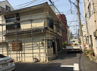 個人宅にて